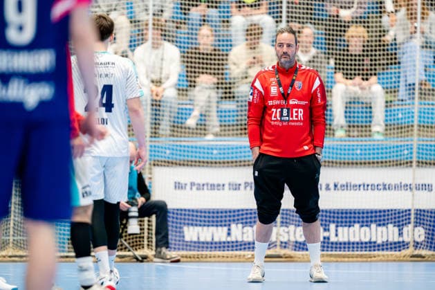 Dormagen, 11.04.2026, Handball, Herren, 2. Bundesliga, 27. Spieltag, 2025 2026: TSV Bayer Dormagen SG BBM Bietigheim Iker Romero (Trainer SG BBM Bietigheim) Dormagen TSV Bayer Sportcenter NRW Germany