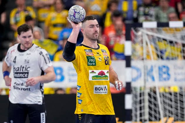 Jannik Kohlbacher (RNL, 80), am Ball, Einzelbild, Einzelfoto, Aktion, Action, 11.04.2026, Mannheim (Deutschland), Handball, Bundesliga, Rhein-Neckar Löwen - SG Flensburg-Handewitt