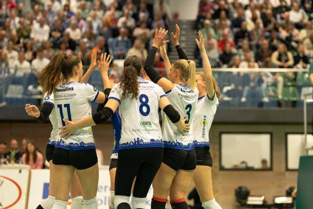 Volleyball I Frauen I Saison 2025-2026 I 2. Bundesliga I VC Osnabrück - SCU Emlichheim I 11.04.2026 Lisanne Masselink (11, VC Osnabrück) Maya Sendner (8, VC Osnabrück) Lisa Lammers (3, VC Osnabrück) Osnabrück Schlosswallhalle Niedersachsen Deutschland Copyright: xLobeca CedricxSiefkerx