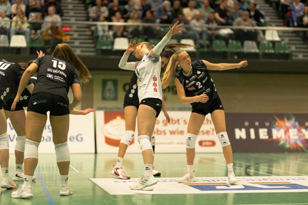 Volleyball I Frauen I Saison 2025-2026 I 2. Bundesliga I VC Osnabrück - SCU Emlichheim I 11.04.2026 Leonie Klassen (1, SCU Emlichheim) Osnabrück Schlosswallhalle Niedersachsen Deutschland Copyright: xLobeca CedricxSiefkerx