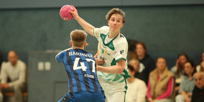 Handball, Saison 2025 2026, 3. Liga, Staffel Nord-Ost, Männer. HG Hamburg-Barmbek - SC DHfK Leipzig II. Michael Kühn (Hamburg, l.), Caspar Gauer. Barmbek Hamburg *** Handball, Season 2025 2026, 3 League, Season North East, Men HG Hamburg Barmbek SC DHfK Leipzig II Michael Kühn Hamburg, l , Caspar Gauer Barmbek Hamburg