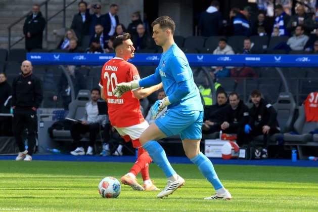 DEU, DFL, 2. FBL, Hertha BSC vs. 1.FC Kaiserslautern, 11.04.2026, Berliner Olympiastadion, Berlin, DEU, DFL, 2. FBL, Hertha BSC vs. 1.FC Kaiserslautern, im Bild Tjark Ernst (Hertha BSC Berlin 1), MERGIM BERISHA (1.FC Kaiserslautern 20) DFL - regulations prohibit any use of Photographs as image sequences and or quasi-video