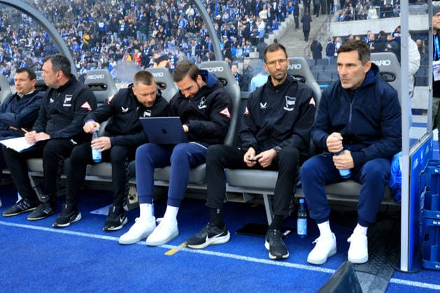DEU, DFL, 2. FBL, Hertha BSC vs. 1.FC Kaiserslautern, 11.04.2026, Berliner Olympiastadion, Berlin, DEU, DFL, 2. FBL, Hertha BSC vs. 1.FC Kaiserslautern, im Bild Hertha-Trainerbank, Cheftrainer Stefan Leitl (Hertha BSC Berlin), Co-Trainer Andre Mijatovic (Hertha BSC Berlin), Co-Trainer Patrick Ebert (Hertha BSC Berlin), Torwarttrainer Andreas Menger (Hertha BSC Berlin) DFL - regulations prohibit any use of Photographs as image sequences and or quasi-video