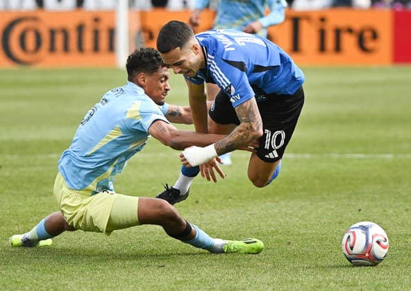 April 11, 2026, Montreal, Pq, Canada: CF Montreal s Ivan Jaime (10) is upended by Philadelphia Union s Japhet Sery (5) during first half MLS, Fussball Herren, USA soccer action in Montreal, Saturday, April 11, 2026. Japhet Sery, Ivan Jaime,  - ZUMAc35_ 20260411_zaf_c35_120 Copyright: xGrahamxHughesx