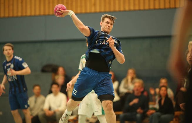 Handball, Saison 2025 2026, 3. Liga, Staffel Nord-Ost, Männer. HG Hamburg-Barmbek - SC DHfK Leipzig II. Arne Eschweiler (Hamburg) beim Wurf. Barmbek Hamburg *** Handball, Season 2025 2026, 3 League, Season North East, Men HG Hamburg Barmbek SC DHfK Leipzig II Arne Eschweiler Hamburg beim Wurf Barmbek Hamburg