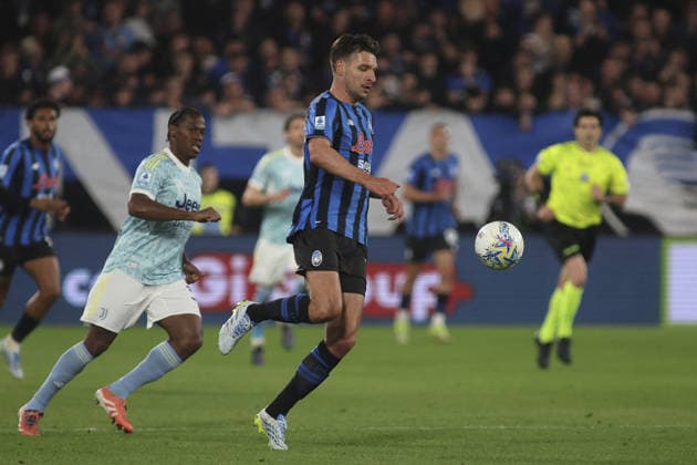 CALCIO - Serie A - Atalanta BC vs Juventus FC Berat Djimsiti of Atalanta BC play the ball during Atalanta BC vs Juventus FC, 32Â° Serie A Enilive 2025-26 game at New Balance Arena in Bergamo (BG), Italy, on April 11, 2026. Bergamo Italy  Copyright: xIPAxSport ABACAx