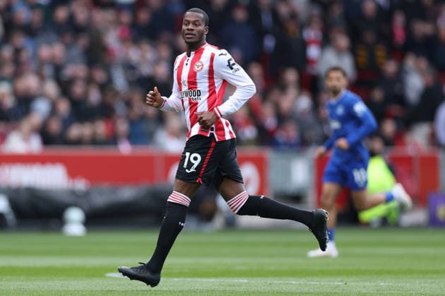 Brentford v Everton - Premier League Dango Ouattara of Brentford in action during the Premier League match between Brentford and Everton at the Gtech Community Stadium in Brentford, United Kingdom, on April 11, 2026. Brentford Greater London United Kingdom  Copyright: xMIxNewsx originalFilename:fletcher-brentfor260411_np3q5.jpg