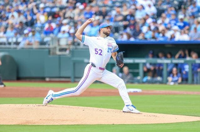 APR 11, 2026: Kansas City Royals starting pitcher Michael Wacha (52) throws a pitch against the Chicago White Sox at Kauffman Stadium in Kansas City, MO. CSM MLB, Baseball Herren, USA 2026: White Sox Vs Royals April 11th  - ZUMAc04_ 20260411_zma_c04_023 Copyright: xRomanxPunox