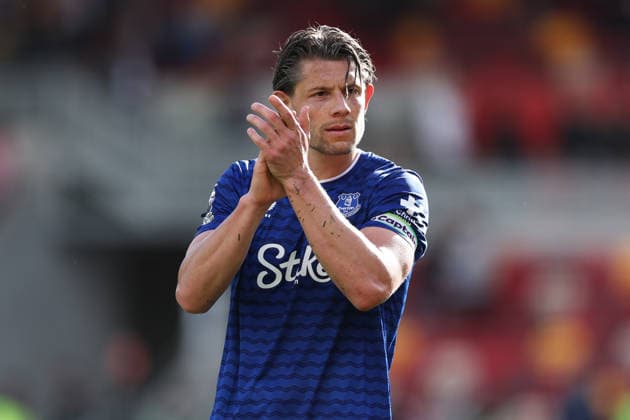 Brentford v Everton - Premier League James Tarkowski of Everton thanks the supporters during the Premier League match between Brentford and Everton at the Gtech Community Stadium in Brentford, United Kingdom, on April 11, 2026. Brentford Greater London United Kingdom  Copyright: xMIxNewsx originalFilename:fletcher-brentfor260411_npwkd.jpg