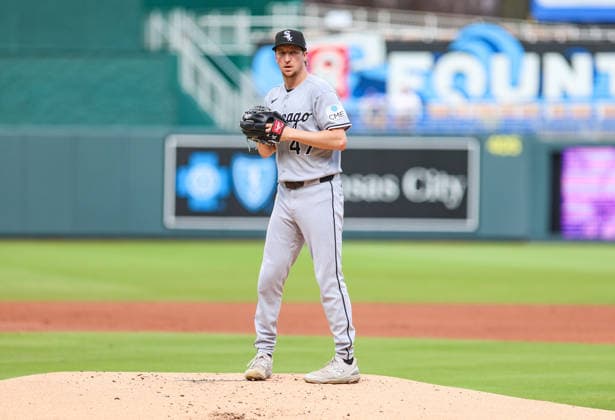 APR 11, 2026: Chicago White Sox starting pitcher Erick Fedde (47) warm up before the game against the Kansas City Royals at Kauffman Stadium in Kansas City, MO. CSM MLB, Baseball Herren, USA 2026: White Sox Vs Royals April 11th  - ZUMAc04_ 20260411_zma_c04_030 Copyright: xRomanxPunox