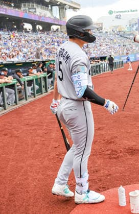 APR 11, 2026: Chicago White Sox first baseman Munetaka Murakami (5) on the deck circle against the Kansas City Royals at Kauffman Stadium in Kansas City, MO. CSM MLB, Baseball Herren, USA 2026: White Sox Vs Royals April 11th  - ZUMAc04_ 20260411_zma_c04_035 Copyright: xRomanxPunox