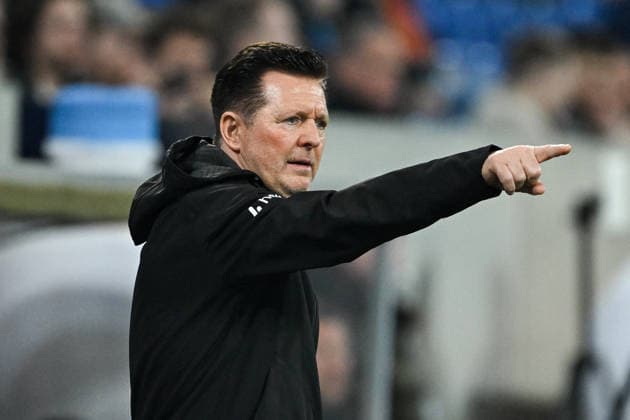 Christian Titz (Hannover 96, Trainer) gestikuliert, GER, SV Darmstadt 98 vs. Hannover 96, Fussball 2. Bundesliga, 29. Spieltag, Saison 2025 2026, 11.04.2026. DFL regulations prohibit any use of photographs as image sequences and or quasi-video GER, SV Darmstadt 98 vs. Hannover 96, Fussball 2. Bundesliga, 29. Spieltag, Saison 2025 2026, 11.04.2026. Darmstadt