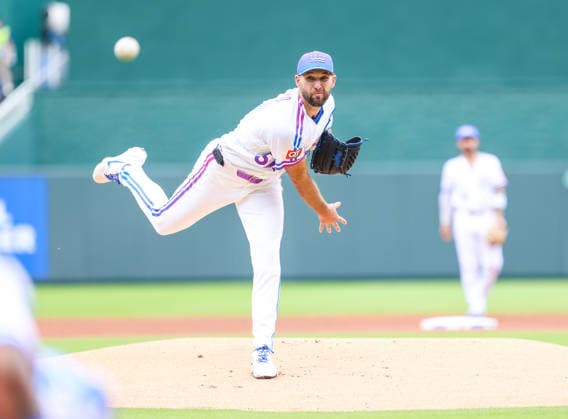 APR 11, 2026: Kansas City Royals starting pitcher Michael Wacha (52) warm up before the game against the Chicago White Sox at Kauffman Stadium in Kansas City, MO. CSM MLB, Baseball Herren, USA 2026: White Sox Vs Royals April 11th  - ZUMAc04_ 20260411_zma_c04_039 Copyright: xRomanxPunox
