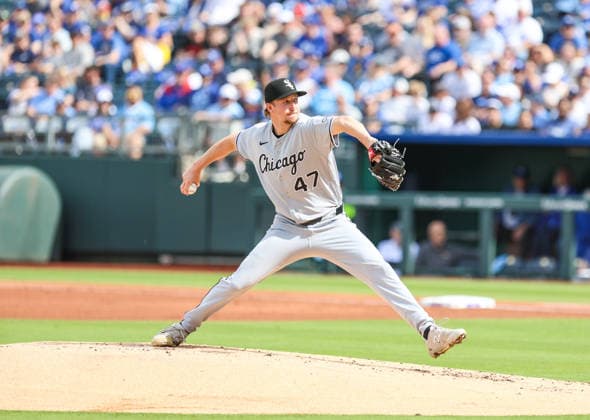 APR 11, 2026: Chicago White Sox starting pitcher Erick Fedde (47) throws a pitch against the Kansas City Royals at Kauffman Stadium in Kansas City, MO. CSM MLB, Baseball Herren, USA 2026: White Sox Vs Royals April 11th  - ZUMAc04_ 20260411_zma_c04_044 Copyright: xRomanxPunox