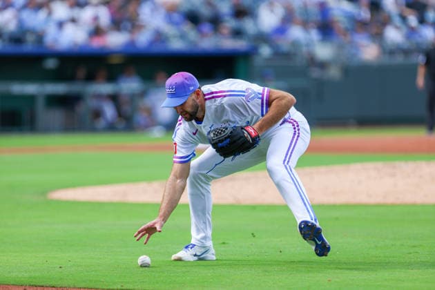 APR 11, 2026: Kansas City Royals starting pitcher Michael Wacha (52) fields a ball against the Chicago White Sox at Kauffman Stadium in Kansas City, MO. CSM MLB, Baseball Herren, USA 2026: White Sox Vs Royals April 11th  - ZUMAc04_ 20260411_zma_c04_049 Copyright: xRomanxPunox