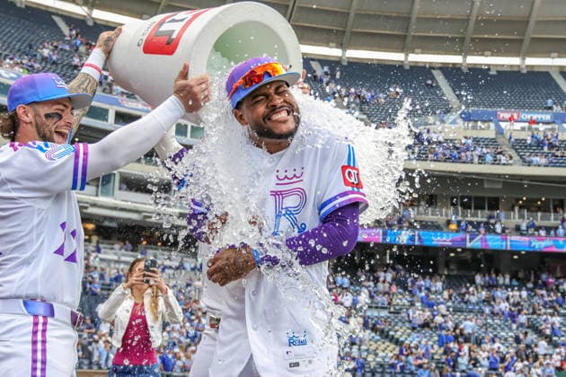 APR 11, 2026: Kansas City Royals third baseman Maikel Garcia (11) gets the splash against the Chicago White Sox at Kauffman Stadium in Kansas City, MO. CSM MLB, Baseball Herren, USA 2026: White Sox Vs Royals April 11th  - ZUMAc04_ 20260411_zma_c04_052 Copyright: xRomanxPunox