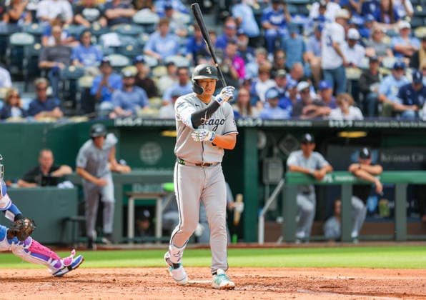 APR 11, 2026: Chicago White Sox first baseman Munetaka Murakami (5) draws a walk against the Kansas City Royals at Kauffman Stadium in Kansas City, MO. CSM MLB, Baseball Herren, USA 2026: White Sox Vs Royals April 11th  - ZUMAc04_ 20260411_zma_c04_061 Copyright: xRomanxPunox