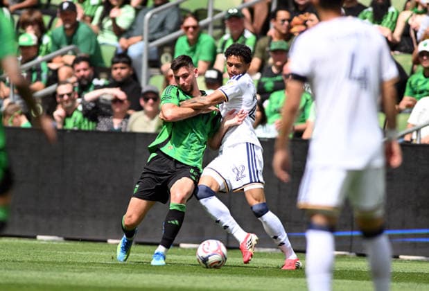 AUSTIN, TX - APRIL 11: Austin FC midfielder Besard Sabovic (14) and LA Galaxy midfielder Elijah Wynder (22) wrestle for a loose ball during MLS, Fussball Herren, USA game between Los Angeles Galaxy and Austin FC on April 11, 2026 at Q2 Stadium in Austin, TX. (Photo by John Rivera Icon Sportswire) SOCCER: APR 11 MLS Austin FC vs LA Galaxy EDITORIAL USE ONLY Icon426260411029