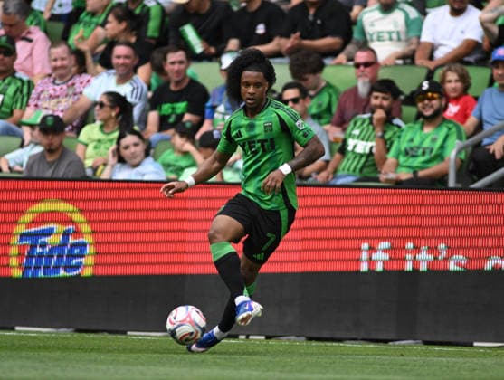 AUSTIN, TX - APRIL 11: Austin FC player Jayden Nelson (7) passes during MLS, Fussball Herren, USA game between Los Angeles Galaxy and Austin FC on April 11, 2026 at Q2 Stadium in Austin, TX. (Photo by John Rivera Icon Sportswire) SOCCER: APR 11 MLS Austin FC vs LA Galaxy EDITORIAL USE ONLY Icon426260411031