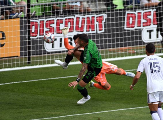 AUSTIN, TX - APRIL 11: Austin FC forward Christian Ramirez (21) and LA Galaxy goalie J. T. Marcinkowski (12) battle for a loose ball during MLS, Fussball Herren, USA game between Los Angeles Galaxy and Austin FC on April 11, 2026 at Q2 Stadium in Austin, TX. (Photo by John Rivera Icon Sportswire) SOCCER: APR 11 MLS Austin FC vs LA Galaxy EDITORIAL USE ONLY Icon426260411017
