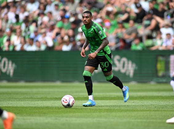AUSTIN, TX - APRIL 11: Austin FC player Joseph Rosales looks for an open man during MLS, Fussball Herren, USA game between Los Angeles Galaxy and Austin FC on April 11, 2026 at Q2 Stadium in Austin, TX. (Photo by John Rivera Icon Sportswire) SOCCER: APR 11 MLS Austin FC vs LA Galaxy EDITORIAL USE ONLY Icon426260411027