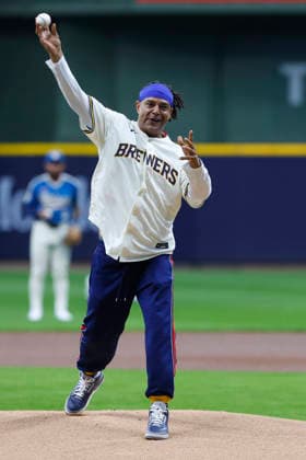 MILWAUKEE, WI - APRIL 11: Former Green Bay Packers Wide Receiver Antonio Freeman (86) throws out a ceremonial first pitch prior to a game between the Milwaukee Brewers and the Washington Nationals at American Family Field on April 11, 2026, in Milwaukee, WI. (Photo by Larry Radloff Icon Sportswire) MLB, Baseball Herren, USA APR 11 Nationals at Brewers EDITORIAL USE ONLY Icon2604110194