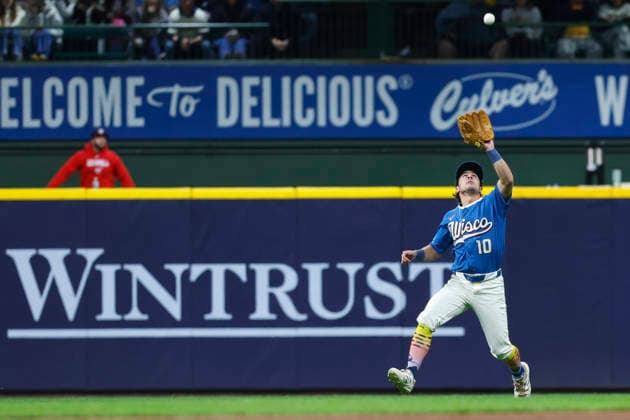 MILWAUKEE, WI - APRIL 11: Milwaukee Brewers right fielder Sal Frelick (10) makes a catch during a game between the Milwaukee Brewers and the Washington Nationals at American Family Field on April 11, 2026, in Milwaukee, WI. (Photo by Larry Radloff Icon Sportswire) MLB, Baseball Herren, USA APR 11 Nationals at Brewers EDITORIAL USE ONLY Icon2604111641