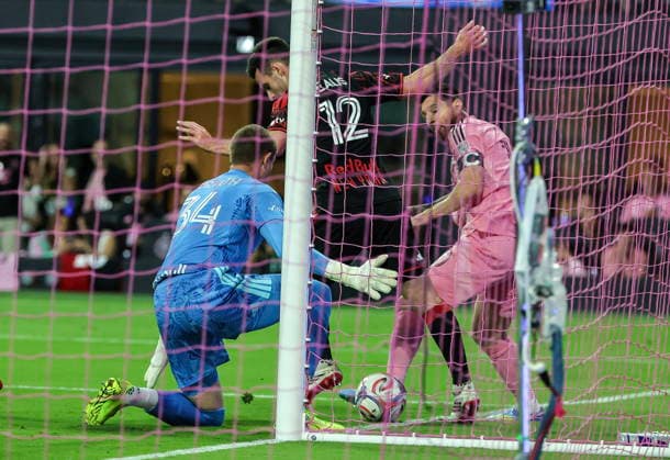 MLS, Fussball Herren, USA - Inter Miami CF vs Red Bull NY Inter Miami CF attacking midfielder Lionel Messi (R) challenges New York Red Bulls centre back Dylan Nealis (C) as goalkeeper Ethan Horvath blocks during the MLS game between Inter Miami CF and New York Red Bulls at Nu Stadium in Miami, Florida, 11 April 2026. MIAMI FLORIDA United States  Copyright: xCRISTOBALxHERRERA-ULASHKEVICHx