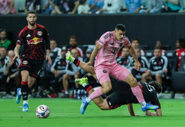 MLS, Fussball Herren, USA - Inter Miami CF vs Red Bull NY Inter Miami CF Striker German Berterame (C) in action against New York Red Bulls Central Midfielder Adri Mehmeti during the MLS game between Inter Miami CF and Red Bull New York at Nu Stadium in Miami, Florida, 11 April 2026. MIAMI FLORIDA United States  Copyright: xCRISTOBALxHERRERA-ULASHKEVICHx