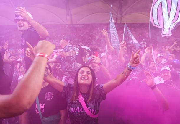 MLS, Fussball Herren, USA - Inter Miami CF vs Red Bull NY Fans cheer during the MLS game between Inter Miami CF and Red Bull New York at Nu Stadium in Miami, Florida, 11 April 2026. MIAMI FLORIDA United States  Copyright: xCRISTOBALxHERRERA-ULASHKEVICHx