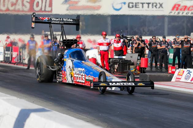 POMONA, CA - APRIL 11: Antron Brown comes off the line during the afternoon session at the Motorsport, Herren, USA, Dragster Drag Race Lucas Oil Winternationals on April 11, 2026 at In-N-Out Burger Pomona Dragstrip in Pomona, CA. (Photo by Larry Placido Icon Sportswire) AUTO: APR 11 NHRA Lucas Oil NHRA Winternationals EDITORIAL USE ONLY Icon78826041136