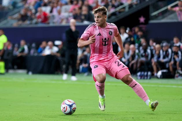 MIAMI, FL - APRIL 11: Inter Miami forward Mateo Silvetti (24) controls the ball during a MLS, Fussball Herren, USA match between Inter Miami CF and Red Bull New York at NU Stadium on April 11, 2026 in Fort Lauderdale, Florida.(Photo by Chris Arjoon Icon Sportswire) SOCCER: APR 11 MLS Inter Miami CF vs Red Bull New York EDITORIAL USE ONLY Icon2604100010002