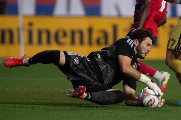April 11, 2026, Frisco, Texas, USA: FC Dallas goalkeeper MICHAEL COLLODI (30) blocks the ball during an MLS, Fussball Herren, USA regular season soccer match between FC Dallas and St. Louis City FC at Toyota Stadium in Frisco, Texas. FC Dallas and St. Louis City FC tied 1-1. Soccer 2026: FC Dallas 1-1 St. Louis City FC  - ZUMAh193 20260411_zsp_h193_006 Copyright: xDanielxMcGregor-Huyerx