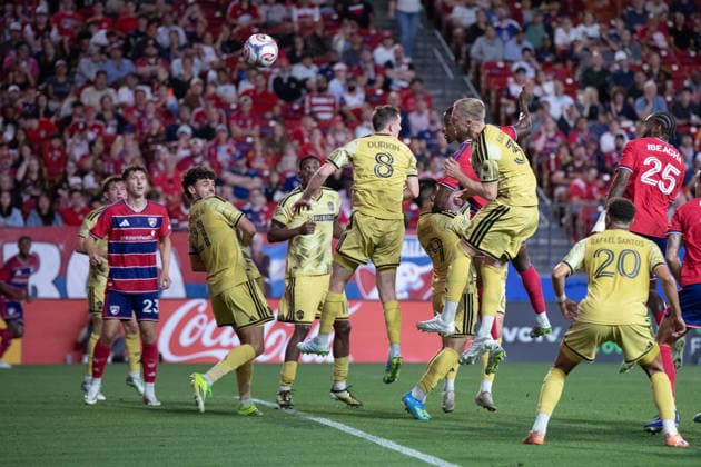 April 11, 2026, Frisco, Texas, USA: St. Louis City FC defender TIMO BAUMGARTL (32) heads the ball during a MLS, Fussball Herren, USA regular season soccer match between FC Dallas and St. Louis City FC at Toyota Stadium in Frisco, Texas. FC Dallas and St. Louis City FC tied 1-1. Soccer 2026: FC Dallas 1-1 St. Louis City FC  - ZUMAh193 20260411_zsp_h193_010 Copyright: xDanielxMcGregor-Huyerx