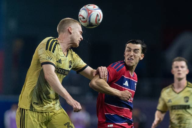 April 11, 2026, Frisco, Texas, USA: St. Louis City FC defender TIMO BAUMGARTL (32) (left) heads the ball past FC Dallas forward PETAR MUSA (9) (right) during a MLS, Fussball Herren, USA regular season soccer match between FC Dallas and St. Louis City FC at Toyota Stadium in Frisco, Texas. FC Dallas and St. Louis City FC tied 1-1. Soccer 2026: FC Dallas 1-1 St. Louis City FC  - ZUMAh193 20260411_zsp_h193_014 Copyright: xDanielxMcGregor-Huyerx