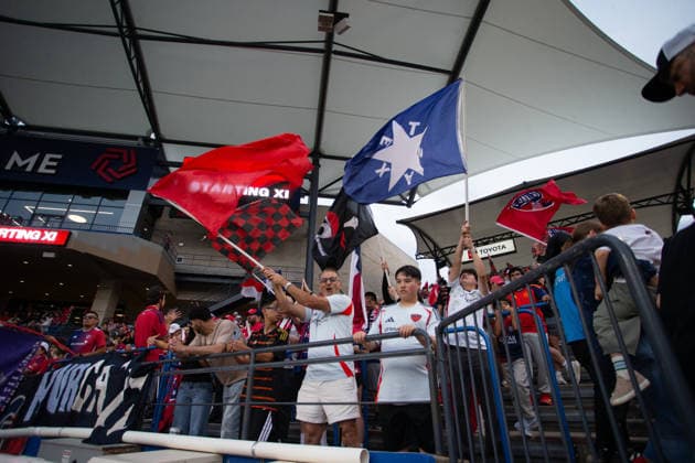 April 11, 2026, Frisco, Texas, USA: Fans cheer during an MLS, Fussball Herren, USA regular season soccer match between FC Dallas and St. Louis City FC at Toyota Stadium in Frisco, Texas. FC Dallas and St. Louis City FC tied 1-1. Soccer 2026: FC Dallas 1-1 St. Louis City FC  - ZUMAh193 20260411_zsp_h193_031 Copyright: xDanielxMcGregor-Huyerx