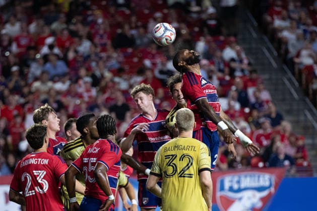 April 11, 2026, Frisco, Texas, USA: FC Dallas defender SEBASTIEN IBEAGHA (25) heads the ball during an MLS, Fussball Herren, USA regular season soccer match between FC Dallas and St. Louis City FC at Toyota Stadium in Frisco, Texas. FC Dallas and St. Louis City FC tied 1-1. Soccer 2026: FC Dallas 1-1 St. Louis City FC  - ZUMAh193 20260411_zsp_h193_036 Copyright: xDanielxMcGregor-Huyerx