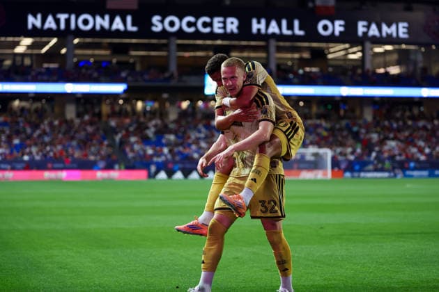 April 11, 2026, Frisco, Texas, USA: FRISCO, TX : St. Louis Frisco SC defender Rafael Santos (20) leaps onto the back of teammate St. Louis Frisco SC defender Timo Baumgartl (32) after he scored a goal during their match against FC Dallas on Saturday at Toyota Stadium in Frisco. 2026 MLS, Fussball Herren, USA Soccer : FC Dallas 1:1 St. Louis CITY SC  - ZUMAm257 20260411_zsp_m257_010 Copyright: xBrianxMcLeanx