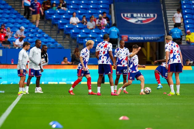 April 11, 2026, Frisco, Texas, USA: FRISCO, TX : FC Dallas players during warmups prior to their match against St. Louis Frisco SC on Saturday at Toyota Stadium in Frisco. 2026 MLS, Fussball Herren, USA Soccer : FC Dallas 1:1 St. Louis CITY SC  - ZUMAm257 20260411_zsp_m257_011 Copyright: xBrianxMcLeanx
