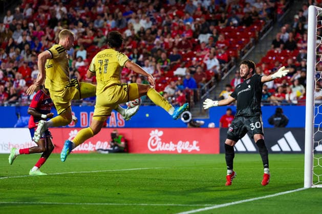 April 11, 2026, Frisco, Texas, USA: FRISCO, TX : St. Louis Frisco SC defender Timo Baumgartl (32) kicks the ball as teammate St. Louis Frisco SC forward Simon Becher (11) was next to him for support as FC Dallas goalie MICHAEL COLLODI (30) attempted to make a stop during their match on Saturday at Toyota Stadium in Frisco. 2026 MLS, Fussball Herren, USA Soccer : FC Dallas 1:1 St. Louis CITY SC  - ZUMAm257 20260411_zsp_m257_016 Copyright: xBrianxMcLeanx