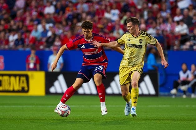 April 11, 2026, Frisco, Texas, USA: FRISCO, TX : FC Dallas forward Logan Farrington (23) blocks a pass by St. Louis Frisco SC midfielder Chris Durkin (8) during their match on Saturday at Toyota Stadium in Frisco. 2026 MLS, Fussball Herren, USA Soccer : FC Dallas 1:1 St. Louis CITY SC  - ZUMAm257 20260411_zsp_m257_024 Copyright: xBrianxMcLeanx