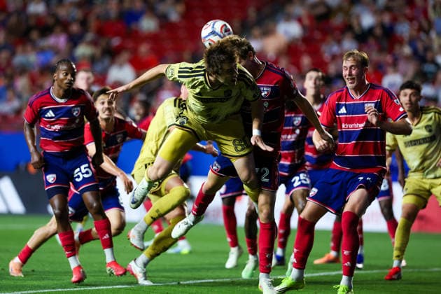 April 11, 2026, Frisco, Texas, USA: FRISCO, TX : St. Louis Frisco SC forward Brendan McSorley (80) attempts to head the ball on a corner kick late in the game while surrounded by FC Dallas players during their match on Saturday at Toyota Stadium in Frisco. 2026 MLS, Fussball Herren, USA Soccer : FC Dallas 1:1 St. Louis CITY SC  - ZUMAm257 20260411_zsp_m257_032 Copyright: xBrianxMcLeanx