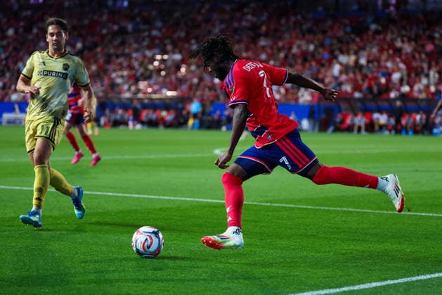 April 11, 2026, Frisco, Texas, USA: FRISCO, TX : FC Dallas midfield DEESON prepares to pass the ball as St. Louis Frisco SC forward Simon Becher (11) closes in during their match on Saturday at Toyota Stadium in Frisco. 2026 MLS, Fussball Herren, USA Soccer : FC Dallas 1:1 St. Louis CITY SC  - ZUMAm257 20260411_zsp_m257_033 Copyright: xBrianxMcLeanx