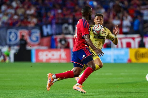 April 11, 2026, Frisco, Texas, USA: FRISCO, TX : d18 and s20 eyes the ball during their match on Saturday at Toyota Stadium in Frisco. 2026 MLS, Fussball Herren, USA Soccer : FC Dallas 1:1 St. Louis CITY SC  - ZUMAm257 20260411_zsp_m257_036 Copyright: xBrianxMcLeanx