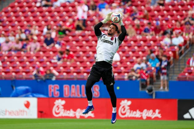 April 11, 2026, Frisco, Texas, USA: FRISCO, TX : St. Louis Frisco SC goalkeeper Roman BoÂ¼rki (1) during warmups prior to their match against FC Dallas on Saturday at Toyota Stadium in Frisco. 2026 MLS, Fussball Herren, USA Soccer : FC Dallas 1:1 St. Louis CITY SC  - ZUMAm257 20260411_zsp_m257_041 Copyright: xBrianxMcLeanx