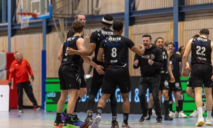 Jubelszene bei den Hertener Loewen. SV Fellbach Flashers vs. Hertener Loewen Basketball, Basketball,Barmer Basketball 2. Bundesliga ProB, Play-Offs, Saison 2025 2026, 11.04.2026, SV Fellbach Flashers vs. Hertener Loewen Basketball, Basketball,Barmer Basketball 2. Bundesliga ProB, Play-Offs, Saison 2025 2026, 11.04.2026 Fellbach *** Cheering scene at the Hertener Loewen SV Fellbach Flashers vs Hertener Loewen Basketball, Basketball,Barmer Basketball 2 Bundesliga ProB, Play Offs, Season 2025 2026, 11 04 2026, SV Fellbach Flashers vs Hertener Loewen Basketball, Basketball,Barmer Basketball 2 Bundesliga ProB, Play Offs, Season 2025 2026, 11 04 2026 Fellbach Copyright: xEibner-Pressefoto DavidexDixGiovx EP_DGI