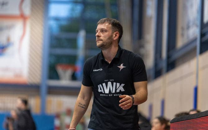 Kris Borisov (SV Fellbach Flashers, Headcoach) sichtlich enttaeuscht. SV Fellbach Flashers vs. Hertener Loewen Basketball, Basketball,Barmer Basketball 2. Bundesliga ProB, Play-Offs, Saison 2025 2026, 11.04.2026, SV Fellbach Flashers vs. Hertener Loewen Basketball, Basketball,Barmer Basketball 2. Bundesliga ProB, Play-Offs, Saison 2025 2026, 11.04.2026 Fellbach *** Kris Borisov SV Fellbach Flashers, Head Coach visibly disappointed SV Fellbach Flashers vs Hertener Loewen Basketball, Basketball,Barmer Basketball 2 Bundesliga ProB, Play Offs, Season 2025 2026, 11 04 2026, SV Fellbach Flashers vs Hertener Loewen Basketball, Basketball,Barmer Basketball 2 Bundesliga ProB, Play Offs, Season 2025 2026, 11 04 2026 Fellbach Copyright: xEibner-Pressefoto DavidexDixGiovx EP_DGI