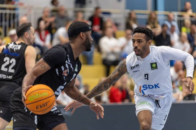 Bryant Allen (Hertener Loewen Basketball, 08) gegen Tyseem Lamel Lyles (SV Fellbach Flashers, 07) im Fokus. SV Fellbach Flashers vs. Hertener Loewen Basketball, Basketball,Barmer Basketball 2. Bundesliga ProB, Play-Offs, Saison 2025 2026, 11.04.2026, SV Fellbach Flashers vs. Hertener Loewen Basketball, Basketball,Barmer Basketball 2. Bundesliga ProB, Play-Offs, Saison 2025 2026, 11.04.2026 Fellbach *** Bryant Allen Hertener Loewen Basketball, 08 vs Tyseem Lamel Lyles SV Fellbach Flashers, 07 in focus SV Fellbach Flashers vs Hertener Loewen Basketball, Basketball,Barmer Basketball 2 Bundesliga ProB, Play Offs, Season 2025 2026, 11 04 2026, SV Fellbach Flashers vs Hertener Loewen Basketball, Basketball,Barmer Basketball 2 Bundesliga ProB, Play Offs, Season 2025 2026, 11 04 2026 Fellbach Copyright: xEibner-Pressefoto DavidexDixGiovx EP_DGI