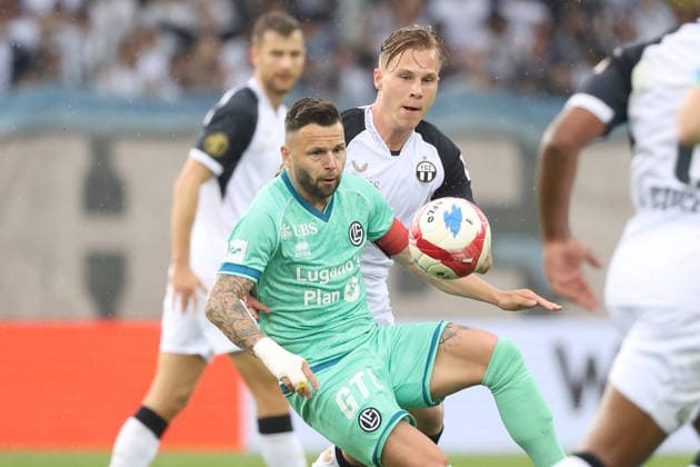 FC Zuerich - FC Lugano Renato Steffen gegen Ilan Sauter 11.04.2026 Stadion Letzigrund Zuerich, SCHWEIZ, Saison 2025 2026 Herren Fussball Super League FC Zuerich - FC Lugano Renato Steffen (li,FC Lugano) gegen Ilan Sauter (FC Zuerich) *** FC Zuerich FC Lugano Renato Steffen vs Ilan Sauter 11 04 2026 Stadium Letzigrund Zuerich, SWITZERLAND, Season 2025 2026 Men Soccer Super League FC Zuerich FC Lugano Renato Steffen li,FC Lugano vs Ilan Sauter FC Zuerich 