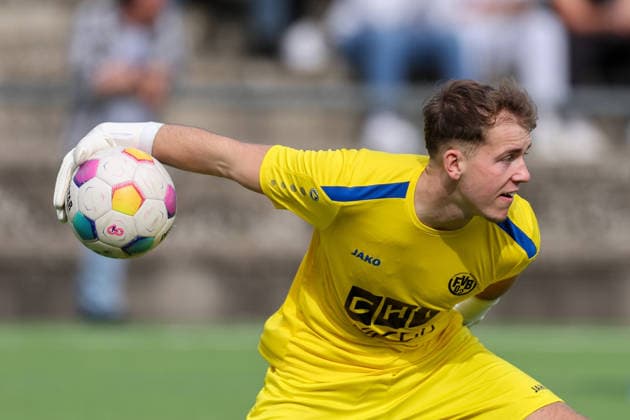 Fussball - VL MItte - FV Biebrich 02 - TUS Hornau - 11.04.26, MIKA TIM NEUMANN (Biebrich), - *** Football VL MItte FV Biebrich 02 TUS Hornau 11 04 26, MIKA TIM NEUMANN Biebrich ,
